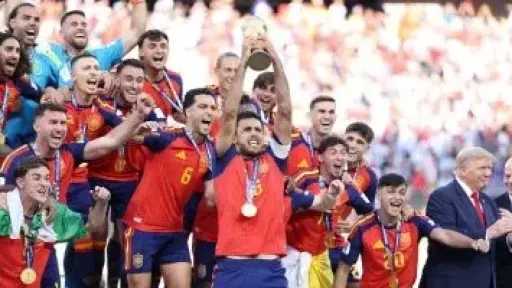 مراسم تتويج إسبانيا بكأس العالم 2026.. ترامب يسلم الكأس لرودرى