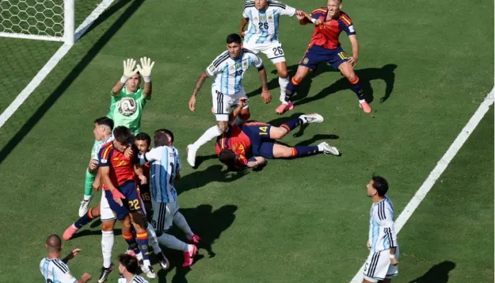 الحزن  يخيم على إسرائيل بعد هزيمة الأرجنتين أمام إسبانيا وتتويج ”الماتادور” بكأس العالم للمرة الثانية