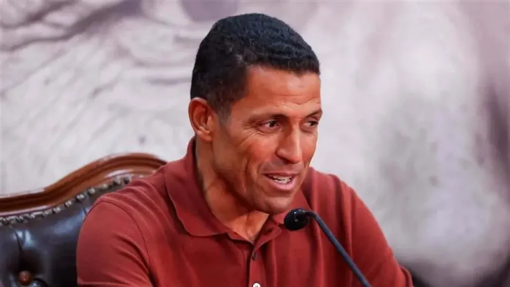 عموتة يضع برنامجا خاصا للاعبي الأهلي الدوليين
