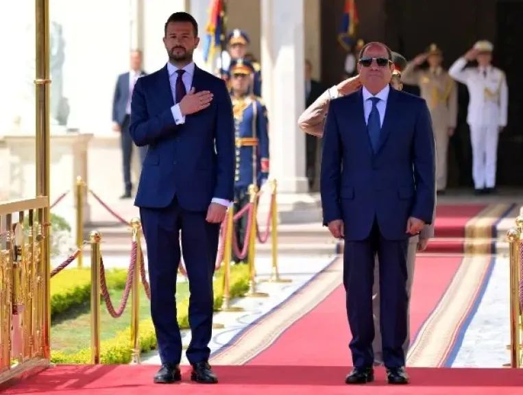 المتحدث الرئاسي ينشر صور استقبال الرئيس السيسي لرئيس الجبل الأسود