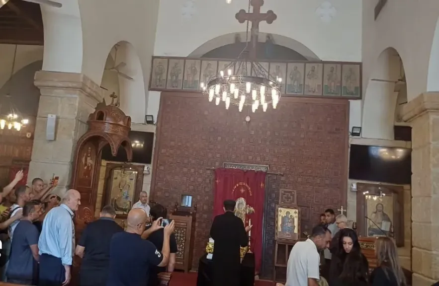 وصول جثمان الموسيقار هاني شنودة إلى كنيسة العذراء بالمعادي استعدادًا لصلاة الجنازة