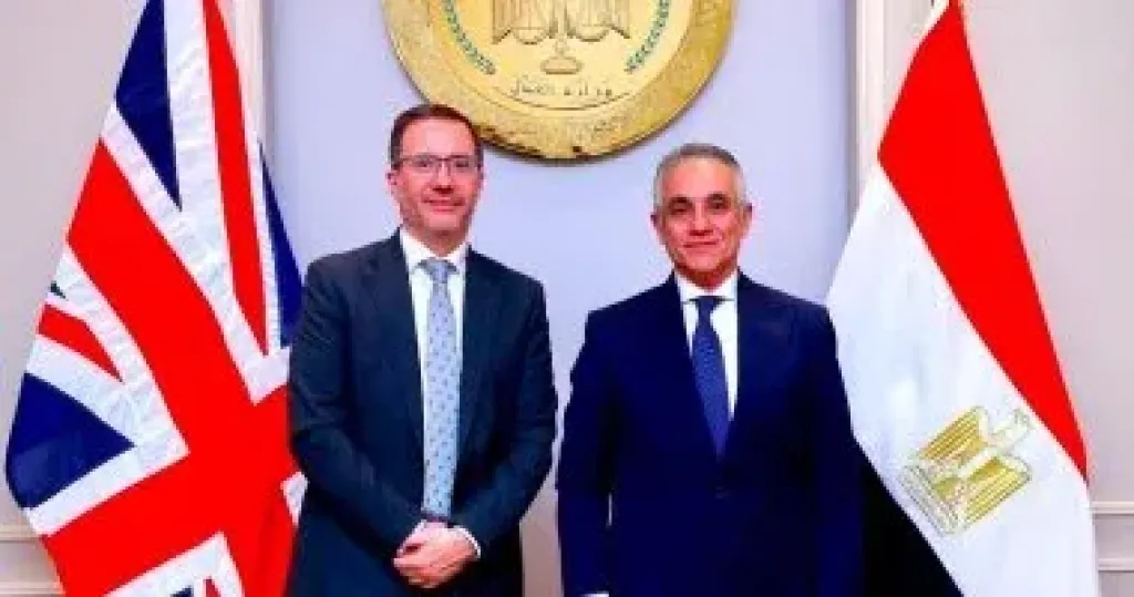 وزير العدل يستقبل سفير المملكة المتحدة بالقاهرة