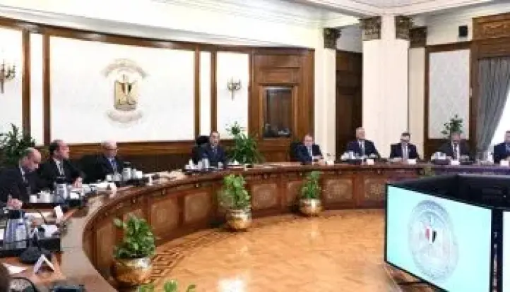 رئيس مجلس الوزراء يترأس اجتماعًا لمتابعة إعداد البرنامج الاقتصادي الوطني