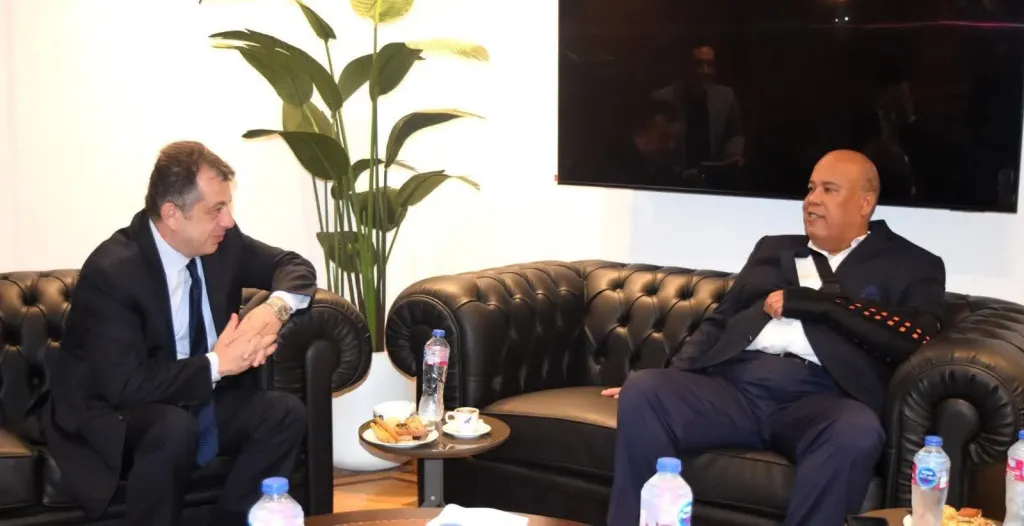 رئيس غرفة القاهرة التجارية يستقبل سفير أرمينيا لبحث زيادة التبادل الاستثماري والتجاري المشترك
