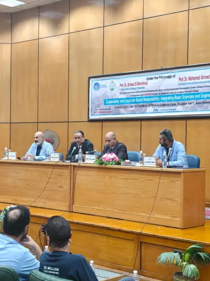 جامعة أسيوط تنظم ورشة عمل حول الاستدامة والمسؤولية الاجتماعية بالتعاون مع شركة