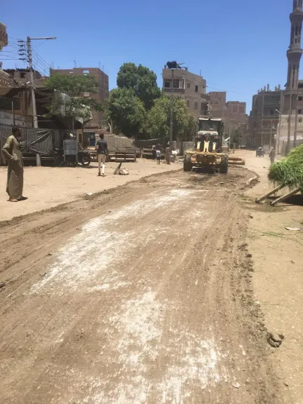 محافظ أسيوط: استمرار تمهيد وتسوية الشوارع ورفع كفاءة الطرق الداخلية بقرية النخيلة