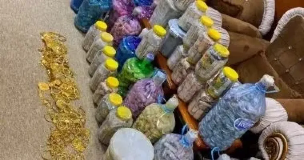 العثور على 60 كيلو ذهب مدفونة فى جراج منزل أحد أقارب مسئول عراقى سابق