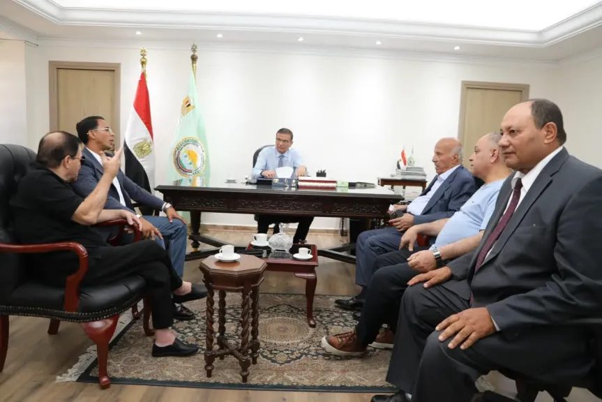 فاروق يلتقي ”منتجي الدواجن” لبحث آليات تطوير الصناعة ودعم المربين