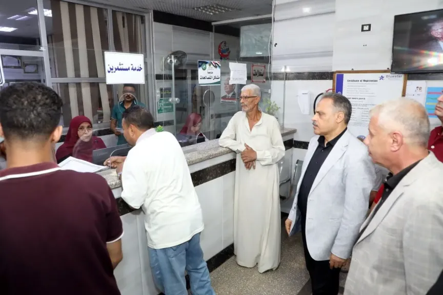 محافظ الشرقية يُتابع سير إجراءات العمل بالمركز التكنولوجي بمدينة فاقوس