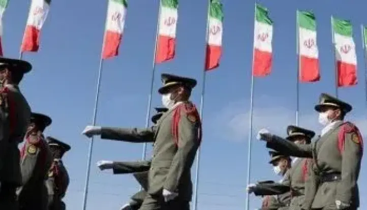 الحرس الثوري الإيرانى يحذر شركات الشحن: الطريق الجنوبي لمضيق هرمز مُلغم