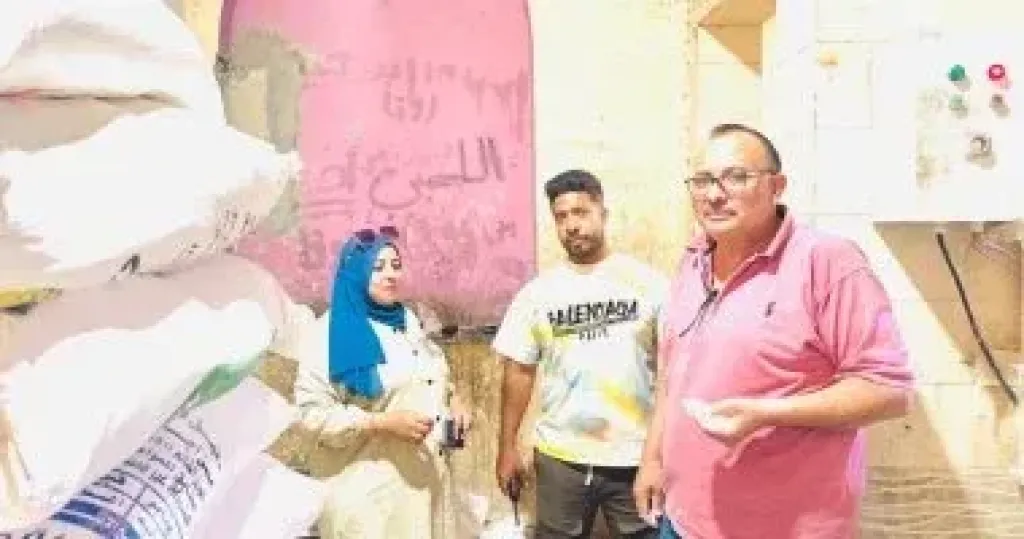 ضبط منتجات مجهولة المصدر خلال حملة بالمنيرة الغربية وتحرير محاضر للمخالفين