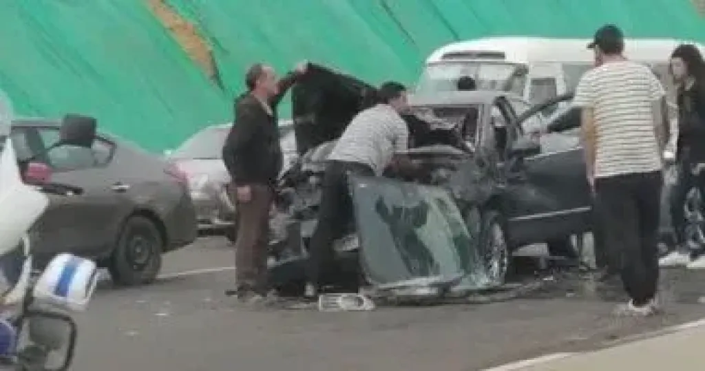 إصابة 10 أشخاص فى حادث تصادم بالطريق الصحراوى بالبحيرة