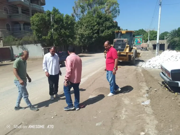 محافظ أسيوط: تمهيد وتسوية طرق قرية أولاد إلياس بصدفا لرفع كفاءة شبكة الطرق