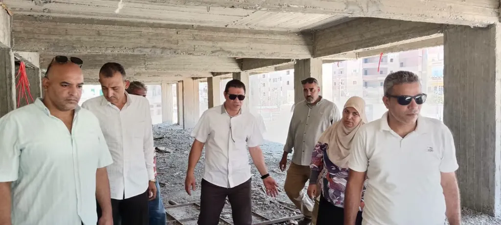 محافظ أسيوط: إحالة المقصرين بمركزي شباب حي السلام وبني شقير للتحقيق خلال جولات