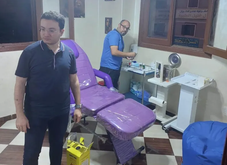 ضبط مندوب تسويق يدير عيادة جلدية بالمنصورة وخريجة زراعة تدير مركز تغذية علاجية بمنية النصر| صور