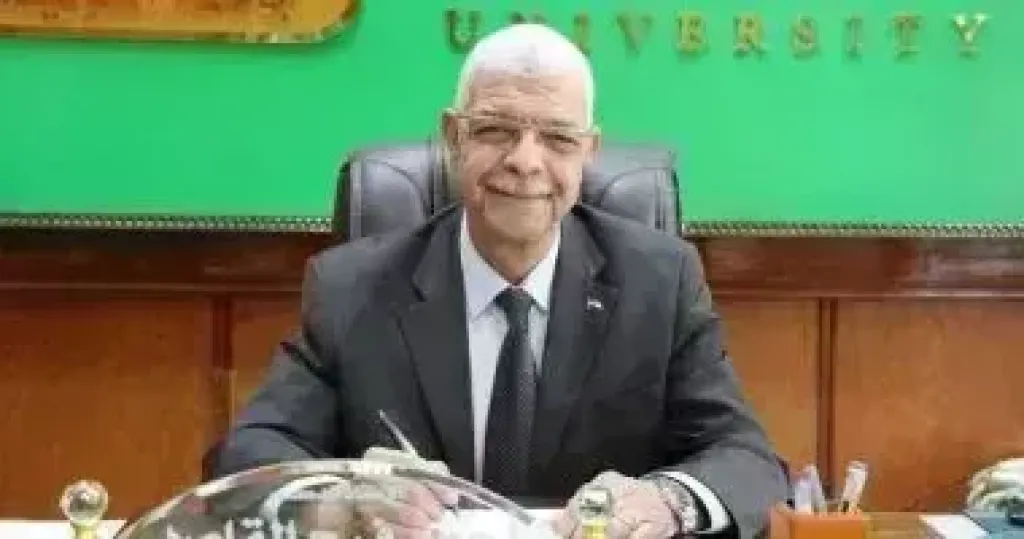 رئيس جامعة المنوفية يطمئن على الطلاب ويشيد بأدائهم.. ويتابع نتائج منافسات الشطرنج وخماسيات كرة القدم
