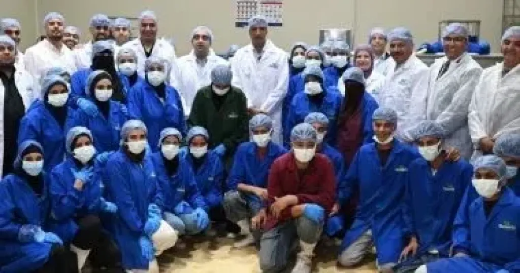 وزير الصناعة يتفقد 4 منشآت في قطاعات الأغذية والهندسية والملابس الجاهزة بالإسماعيلية