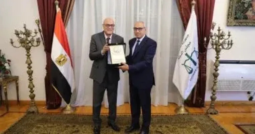 رئيس هيئة قضايا الدولة يهنئ رئيس مجلس الدولة بمنصبه الجديد