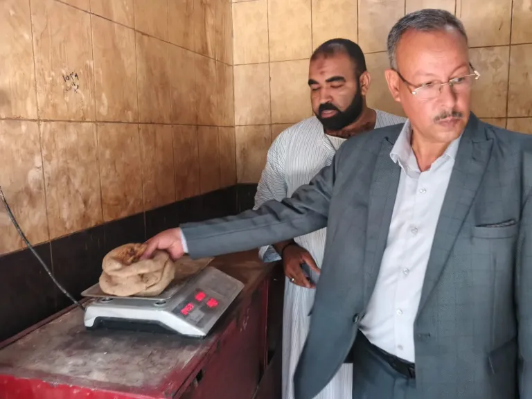 محافظ أسيوط: متابعة ميدانية للمخابز البلدية بمنطقة الوليدية بحي شرق وإجراءات حاسمة