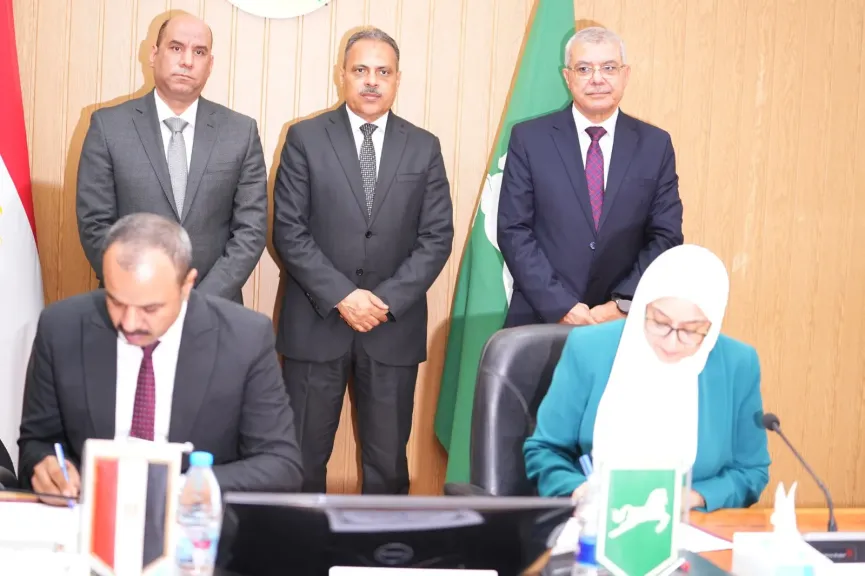 وزير العمل ومحافظ الشرقية يشهدان توقيع بروتوكول تعاون وتسليم 50 عقد عمل لذوي الهمم