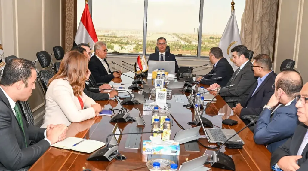 وزير التموين  يبحث مع شركة أورانج مصر سبل التعاون في تنفيذ المشروع القومي “كاري أون”