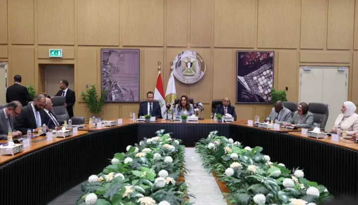 وزيرا التنمية المحلية والاتصالات يطلقان خدمة ”تراخيص المحال العامة” عبر منصة مصر الرقمية.