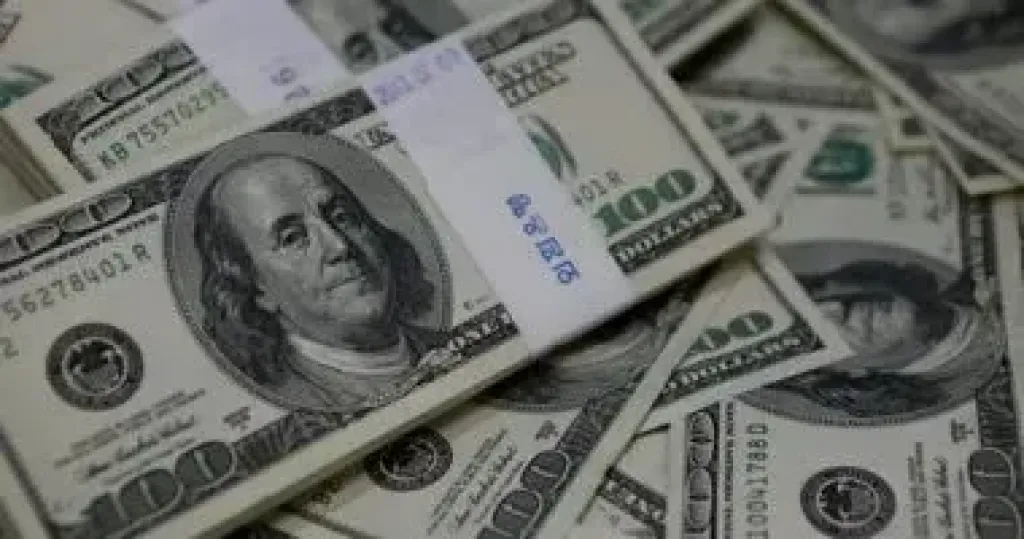تعرف على سعر الدولار مقابل الجنيه قبل بدء جلسة التداول