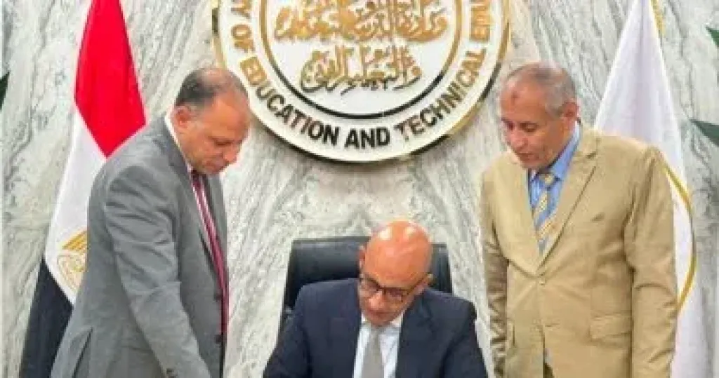 حافظ لكتاب الله.. عبدالله يحصد المركز الأول على الثانوية: حلمى طب قصر العينيى