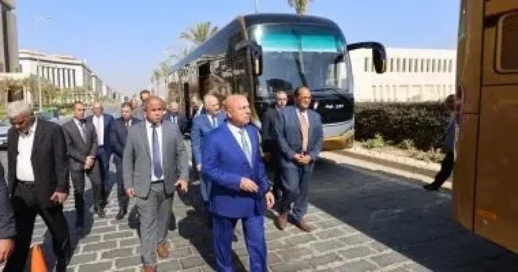 وزير النقل يدشن 20 أتوبيسا مكيفا من إنتاج النصر للسيارات لصالح ”السوبرجيت”