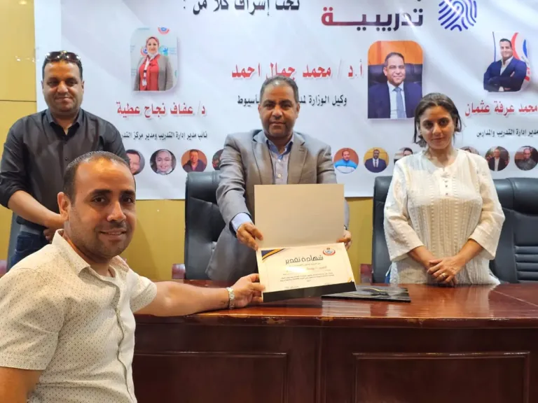 صحة أسيوط تكرم فريق السلامة والصحة المهنية تقديرًا لجهودهم في توفير بيئة عمل آمنة