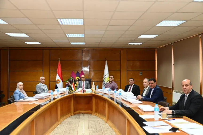 الدكتور المنشاوي يرأس لجنة الوظائف القيادية بجامعة أسيوط لاختيار وتجديد القيادات الإدارية