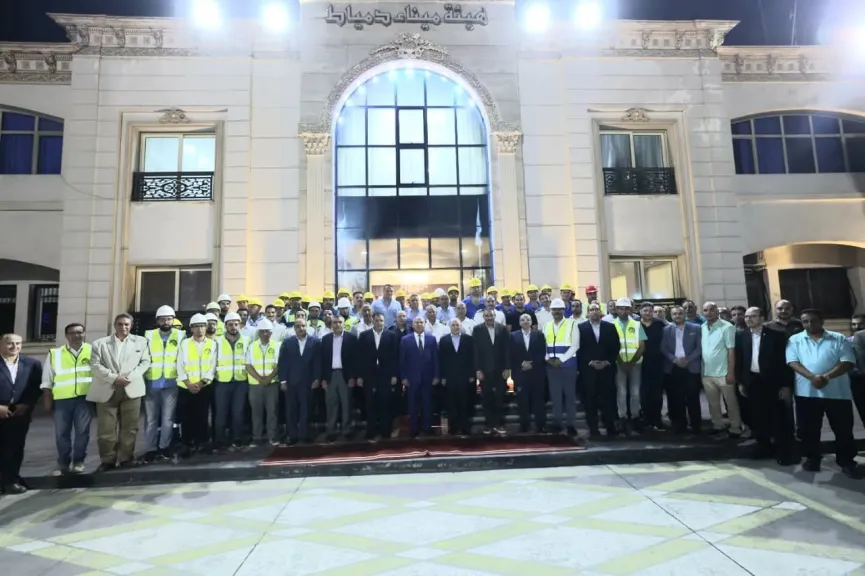كامل الوزير يصل دمياط لتكريم أبطال إنقاذ وإطفاء سفينتي التغويز والتخزين .. بأمر رئاسي