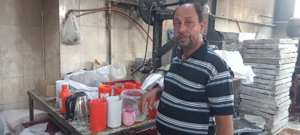 محافظ أسيوط: ضبط 29 عبوة من المواد المضافة المخالفة داخل مصنع لحلوى المولد