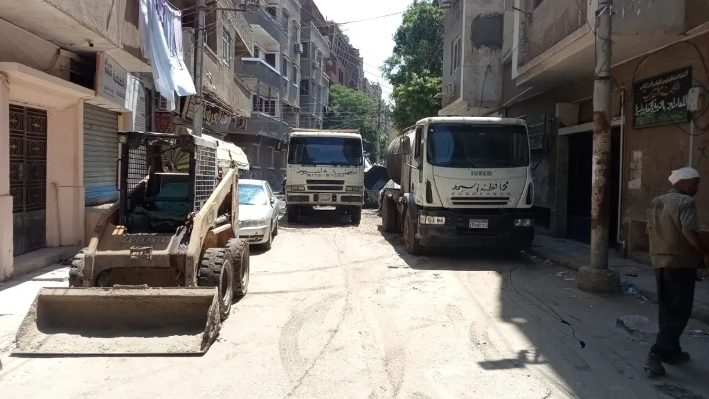 محافظ أسيوط: استمرار رصف شارع إسماعيل القباني بحي شرق ضمن خطة المحافظة