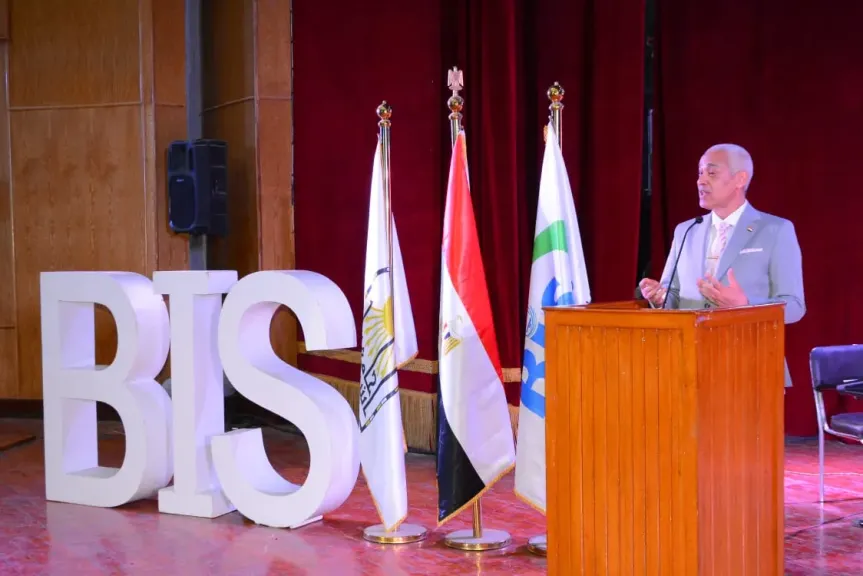 نائب رئيس جامعة أسيوط يشهد احتفالية تخريج الدفعة الثالثة لطلاب برنامج نظم معلومات