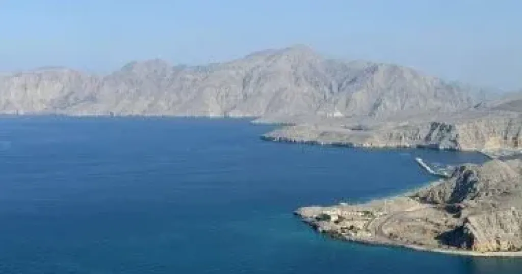بلومبرج: مقذوف يستهدف ناقلة غاز طبيعى مسال تحمل شحنة من قطر بمضيق هرمز