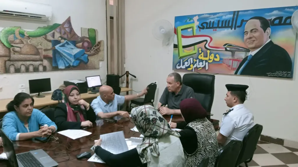 وكيل وزارة التعليم بأسيوط يتابع انطلاق امتحانات الدبلومات الفنية للدور الثانى