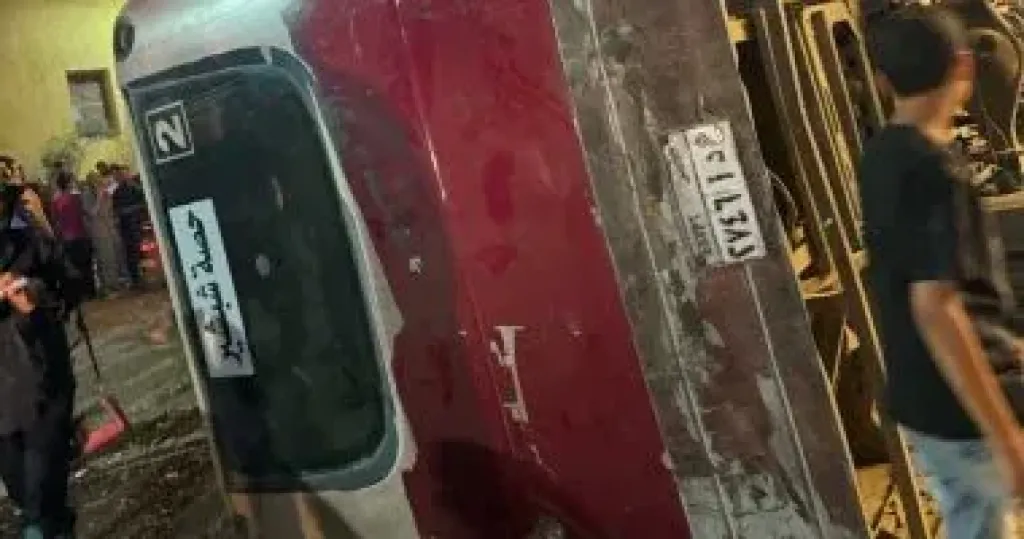 انقلاب أتوبيس نقل عام يقوده طفل على طريق المحلة طنطا