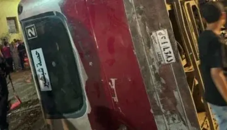 انقلاب أتوبيس نقل عام يقوده طفل على طريق المحلة طنطا