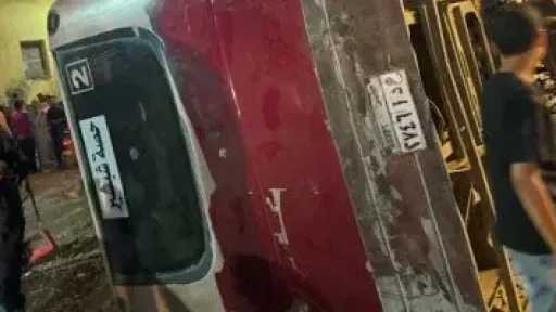انقلاب أتوبيس نقل عام يقوده طفل على طريق المحلة طنطا