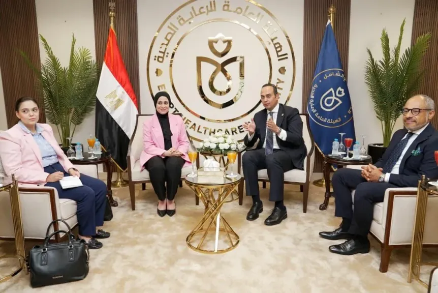”الرعاية الصحية” و”الخارجية” تتفقان على ترويج التجربة المصرية في التأمين الصحي عالميًا