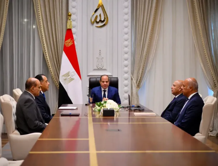 السيسي يتابع تطوير الموانئ ومشروعات النقل الكبرى