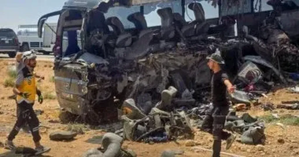 إصابة 10 أشخاص في حادث اصطدام أتوبيس بلوحة إعلانات على طريق الواحات