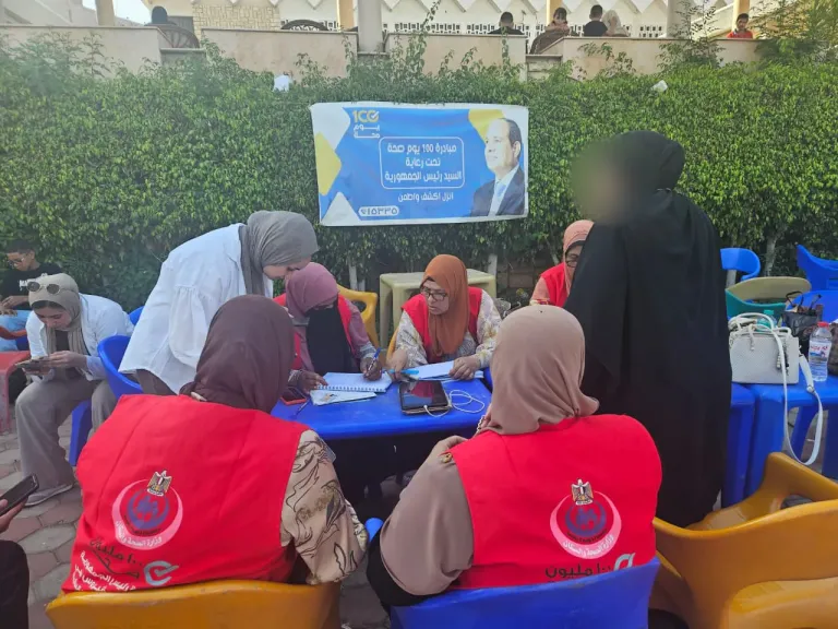 «الصحة»: «100 يوم صحة» تقدم أكثر من مليون و364 ألف خدمة طبية مجانية في يومها الأول