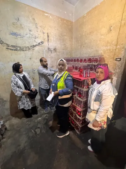 تموين الشرقية ضبط 200 شيكارة علف و350 كرتونة عصير مجهولة بمنيا القمح