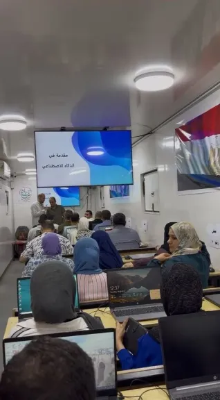 محافظ الشرقية  الشاحنة الرقمية تك عالطريق بأبوكبير تستهدف ١٨٩٠ متدرباً