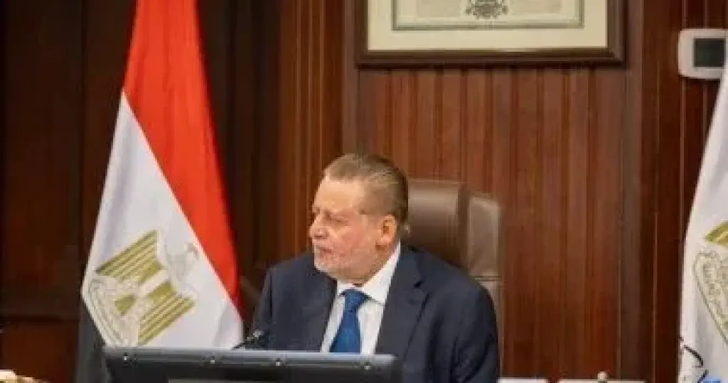 محافظ البنك المركزي يبحث مع وزير التعليم العالي مستجدات ”منحة علماء المستقبل”