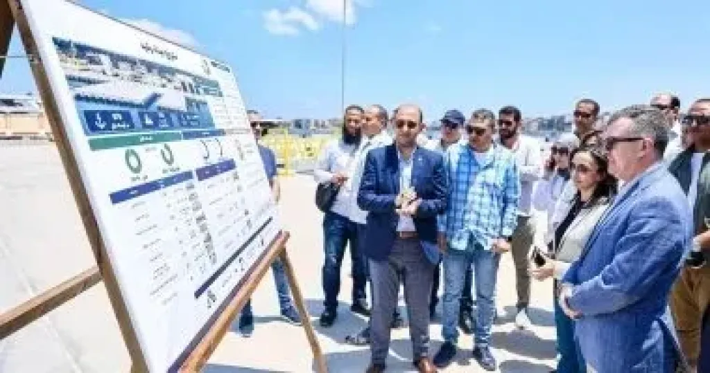 وزير التخطيط ومحافظ البحيرة يختتمان جولتهما بتفقد أعمال تطوير ميناء رشيد