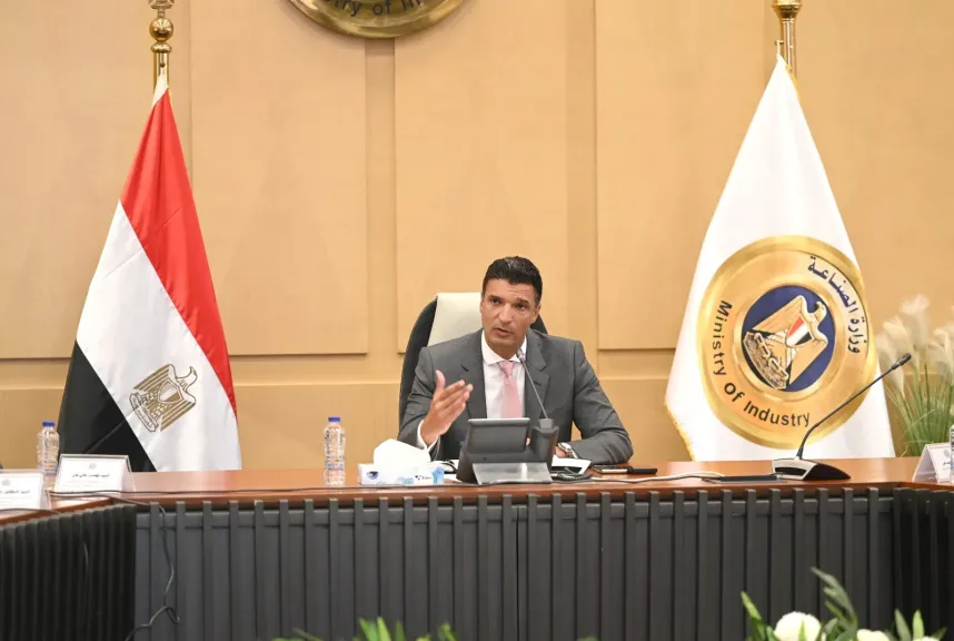 وزارة الصناعة تنسق مع المالية” لإطلاق برنامج لإحلال السيارات المتقادمة
