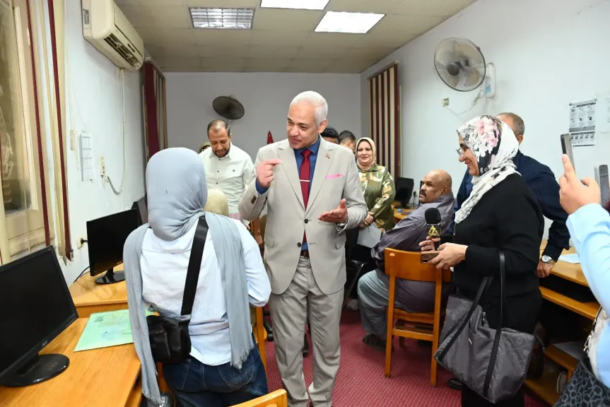 رئيس جامعة أسيوط يتابع انتظام العمل بمقري التنسيق الإلكتروني مع انطلاق المرحلة الأولى